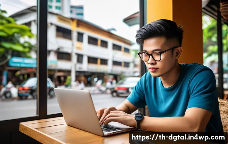 디지털 노마드를 위한 팁 해외에서 돈 관리하기 - A young Thai digital nomad working on a laptop at a cozy café table with a smartphone beside them, w...